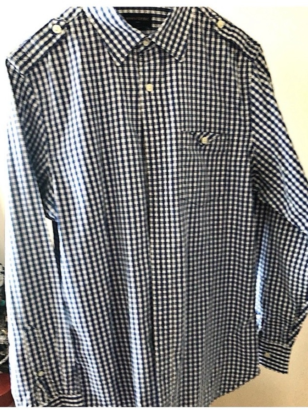 👕 Like New this Banana Republic Grey and White Check Button-Down 👕